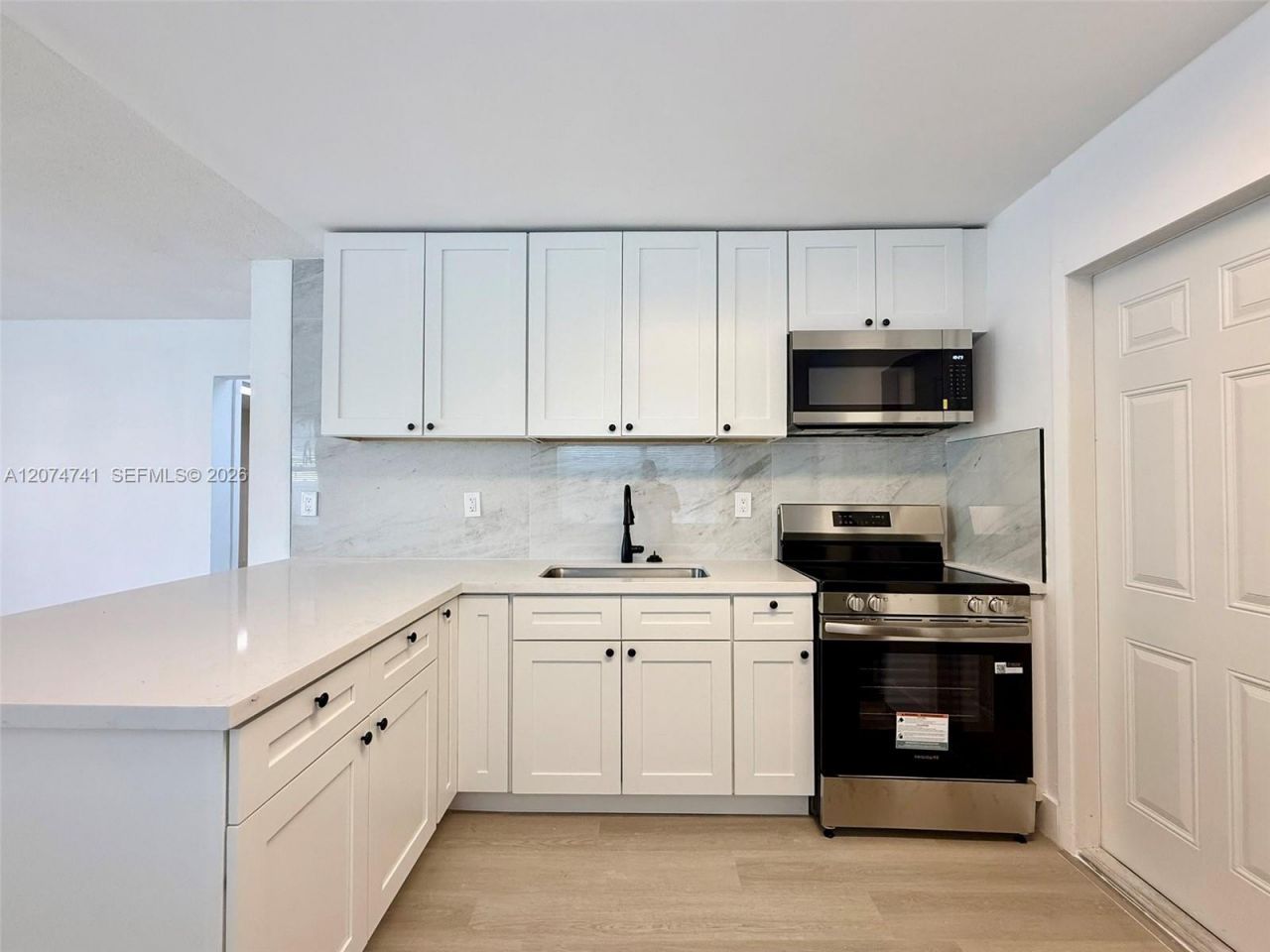 910 SW 2nd Ave, Unit 910, Hallandale Beach, FL 33009 Photo