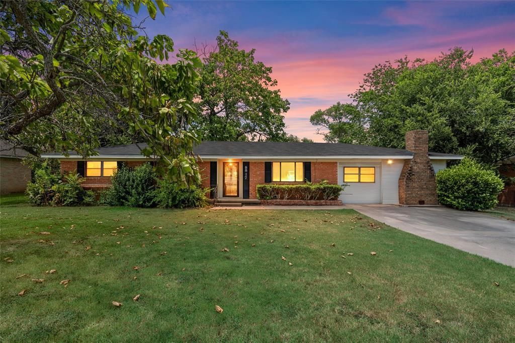8817 Oakdale Drive, Woodway, TX 76712 Main Photo