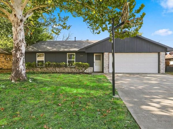 104 Stephen Drive, Sanger, TX 76266
