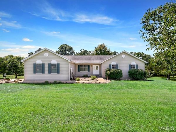 114 E Ledge Rock Drive, De Soto, MO 63020