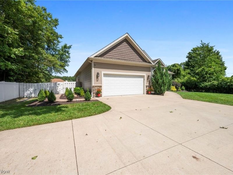 9475 Johnnycake Ridge Road, Mentor, OH 44060 Photo 2