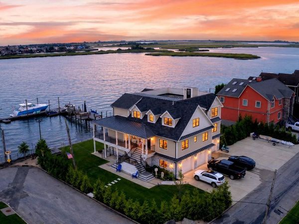 1 North Drive, Baldwin Harbor, NY 11510