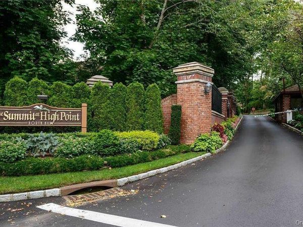 11 Pony Circle , Roslyn Heights, NY 11577