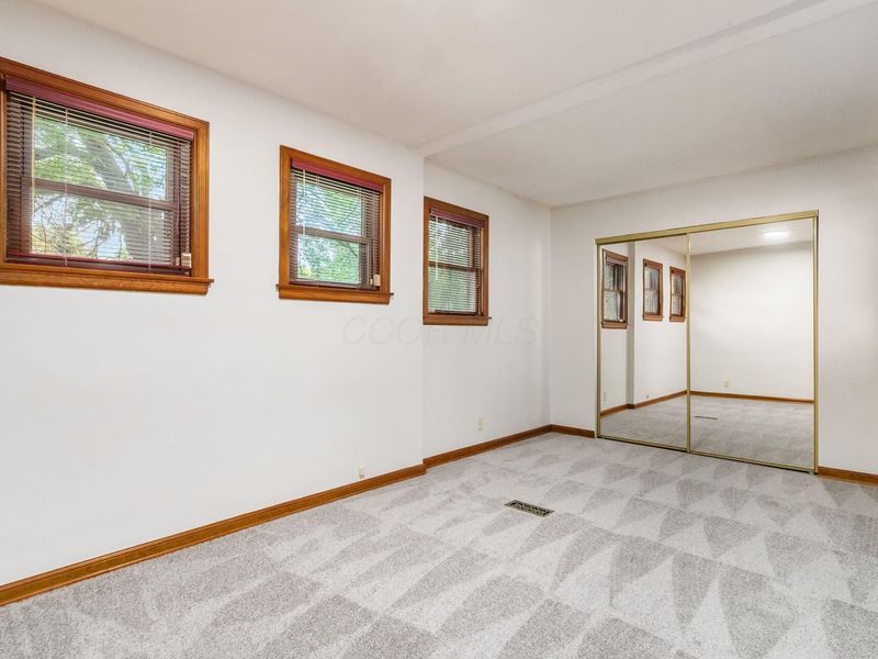 1175 E Cooke Road, Columbus, OH 43224 Photo 13