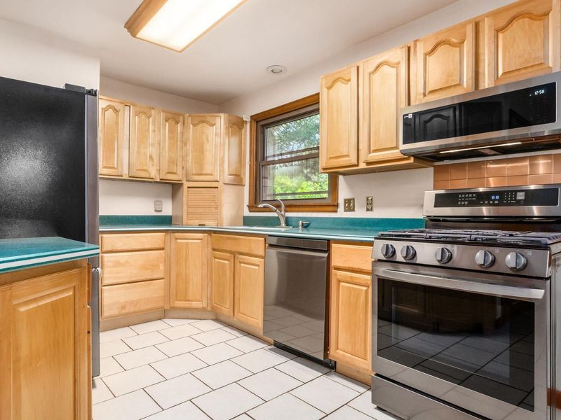 1175 E Cooke Road, Columbus, OH 43224 Photo 7