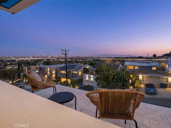 2076 Stanley Avenue, Signal Hill, CA 90755