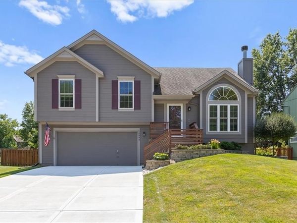 19999 W 219th Terrace, Spring Hill, KS 66083