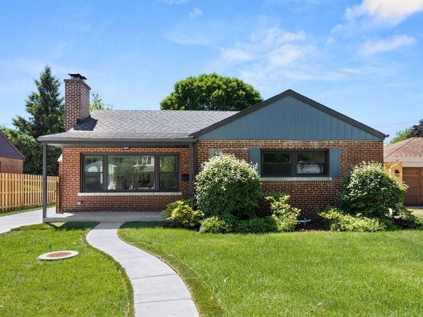 8918 Parkside Avenue , Morton Grove, IL 60053