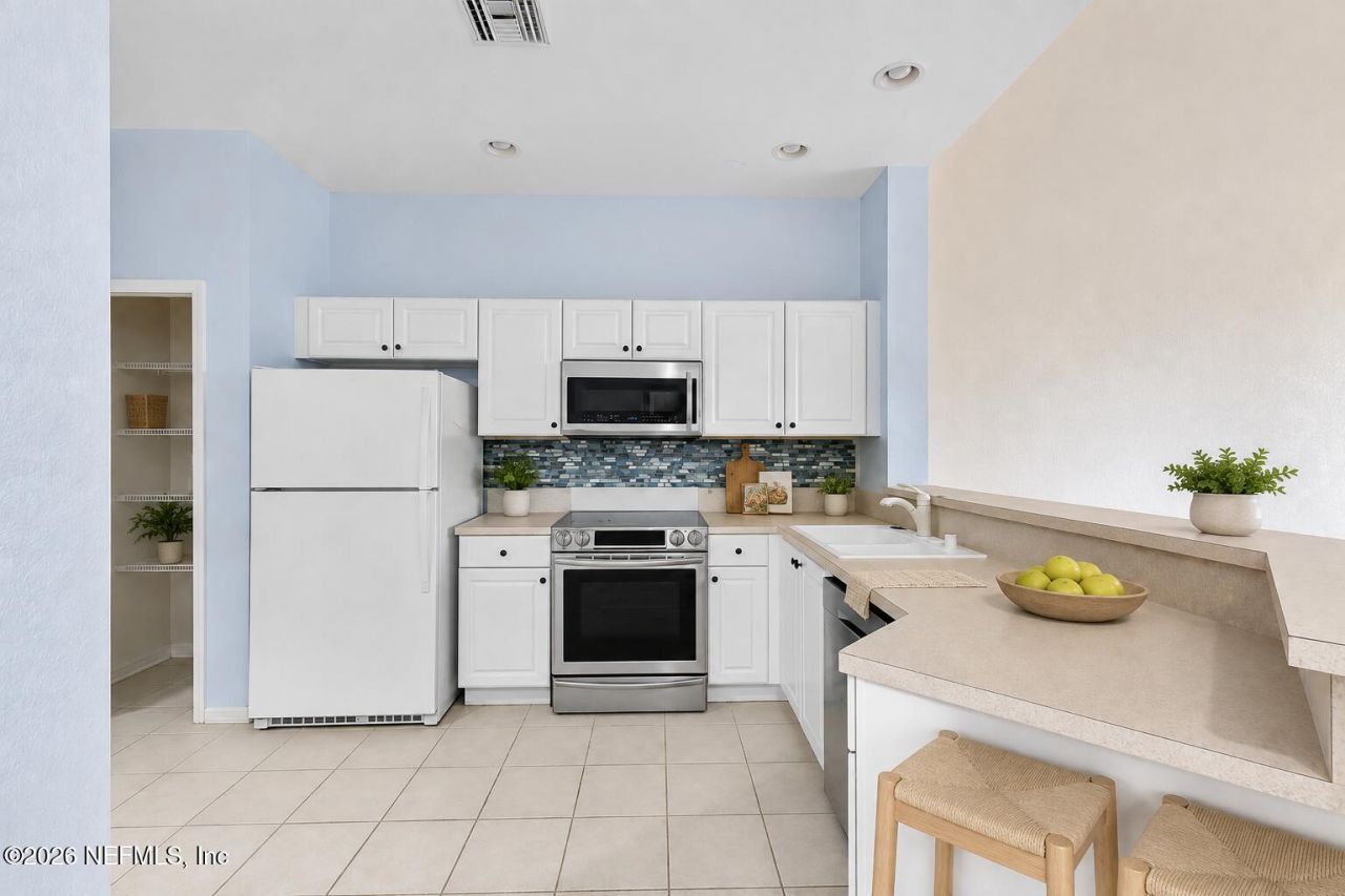 4219 Liron Avenue, Unit 204, Fort Myers, FL 33916 Photo