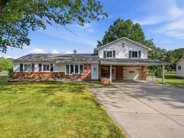 2542 Hearthside Drive, York Township, Mi 48198