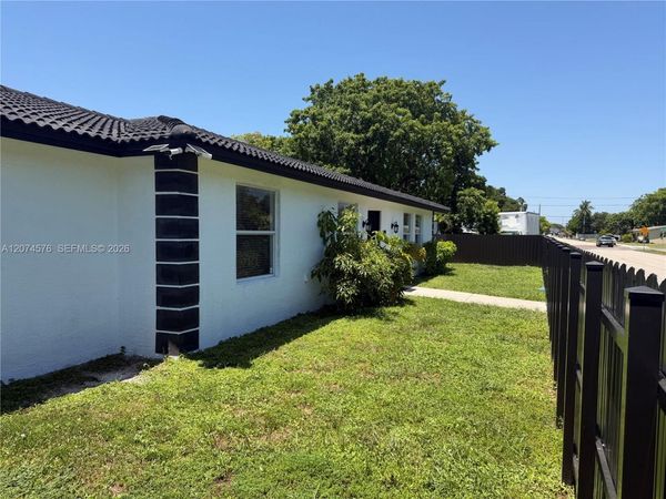 5201 SW 22nd St , West Park, FL 33023