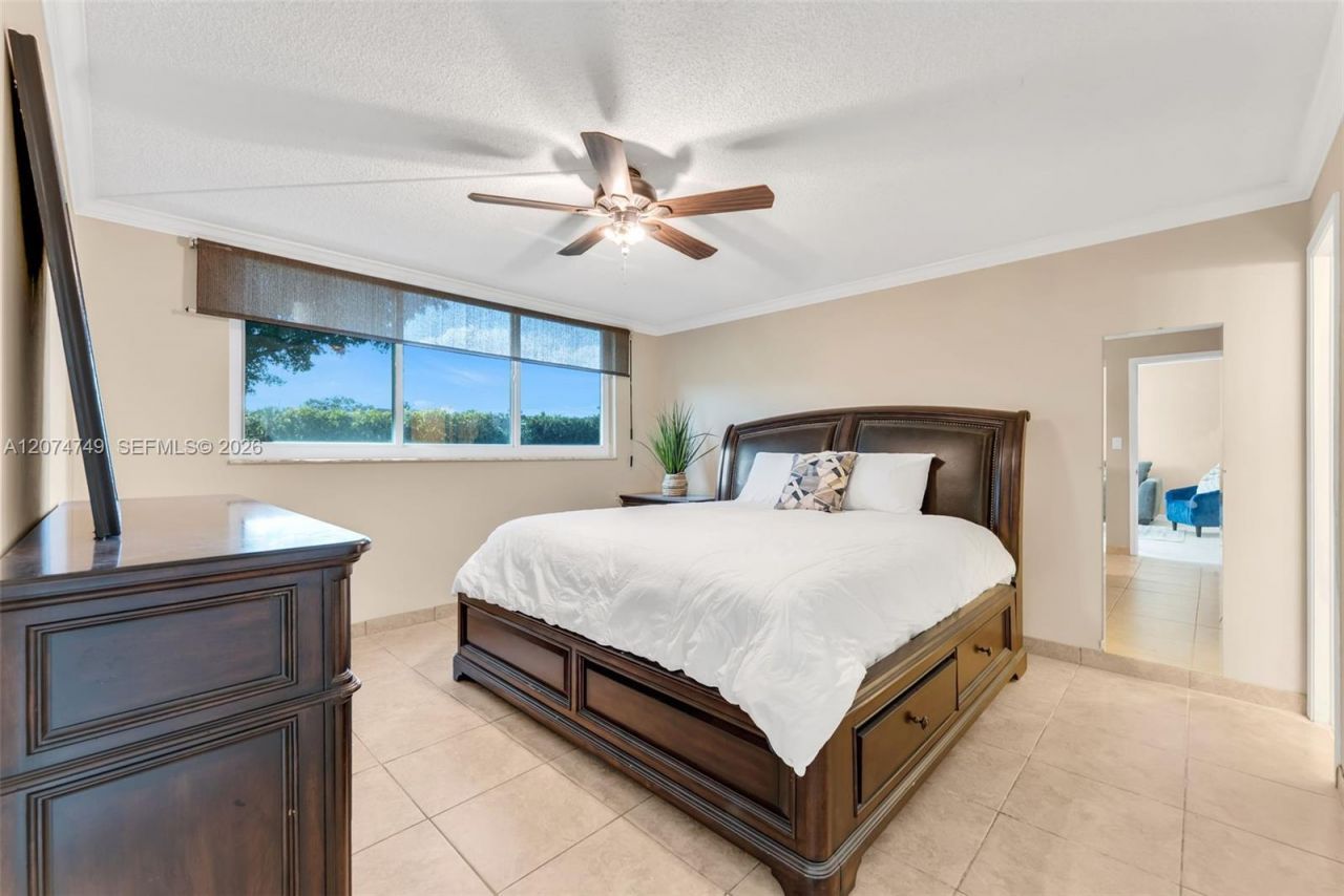 9811 N Hollybrook Lake Dr , Unit 103, Pembroke Pines, FL 33025 Photo