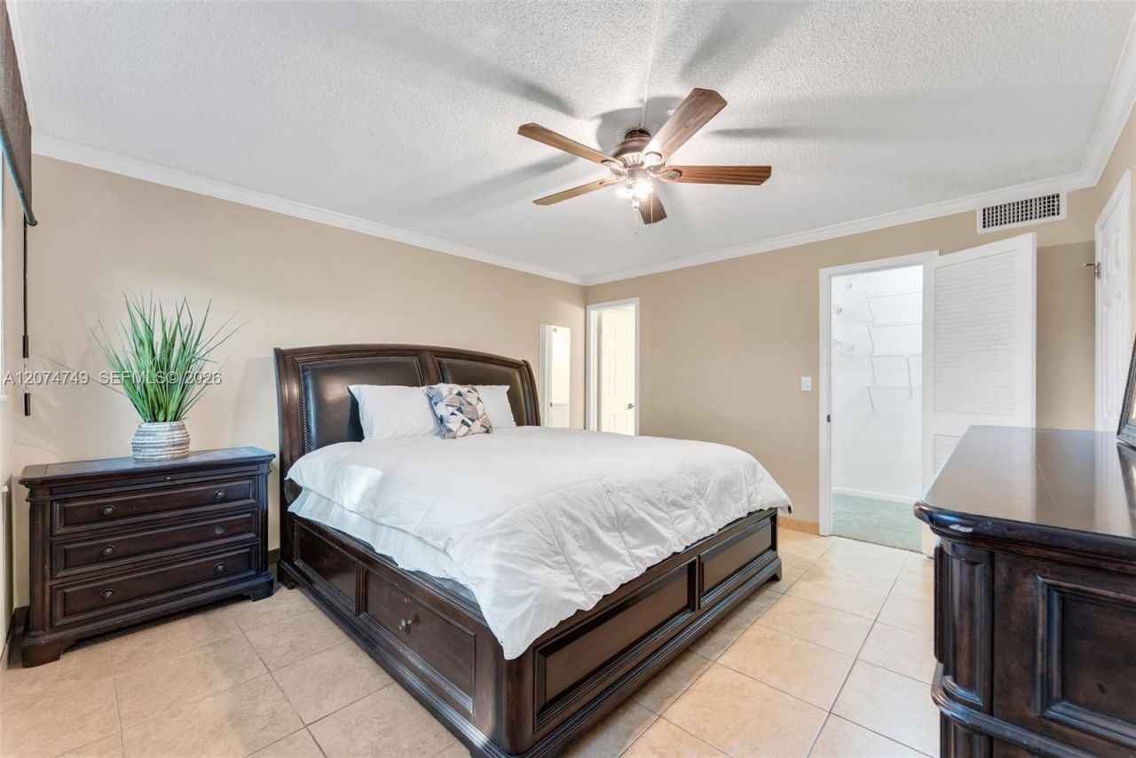 9811 N Hollybrook Lake Dr , Unit 103, Pembroke Pines, FL 33025 Photo