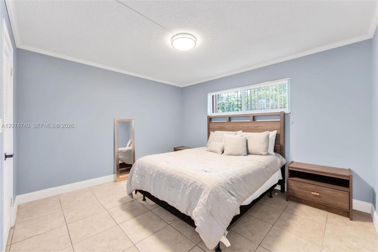9811 N Hollybrook Lake Dr , Unit 103, Pembroke Pines, FL 33025 Photo