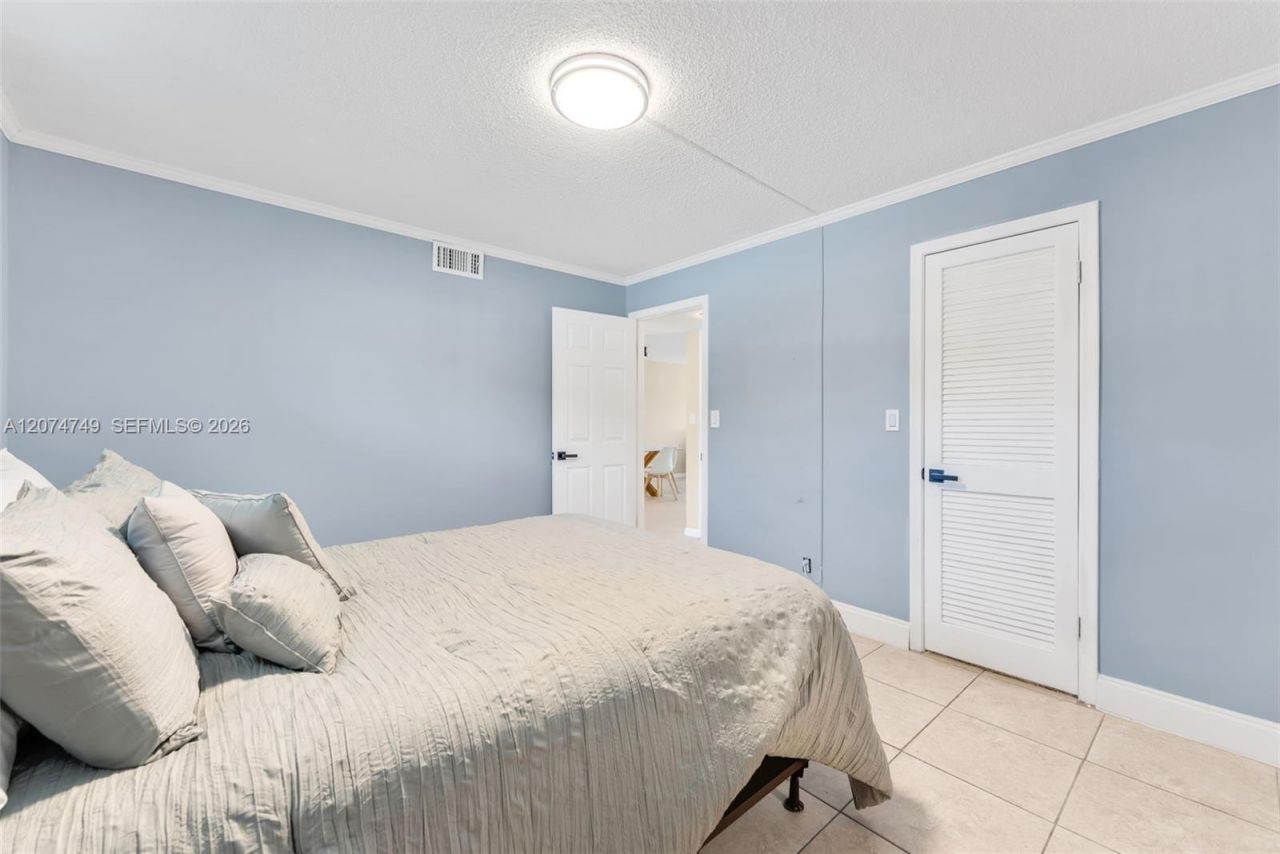 9811 N Hollybrook Lake Dr , Unit 103, Pembroke Pines, FL 33025 Photo