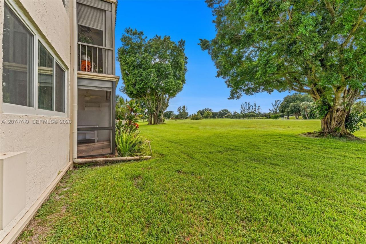 9811 N Hollybrook Lake Dr , Unit 103, Pembroke Pines, FL 33025 Photo