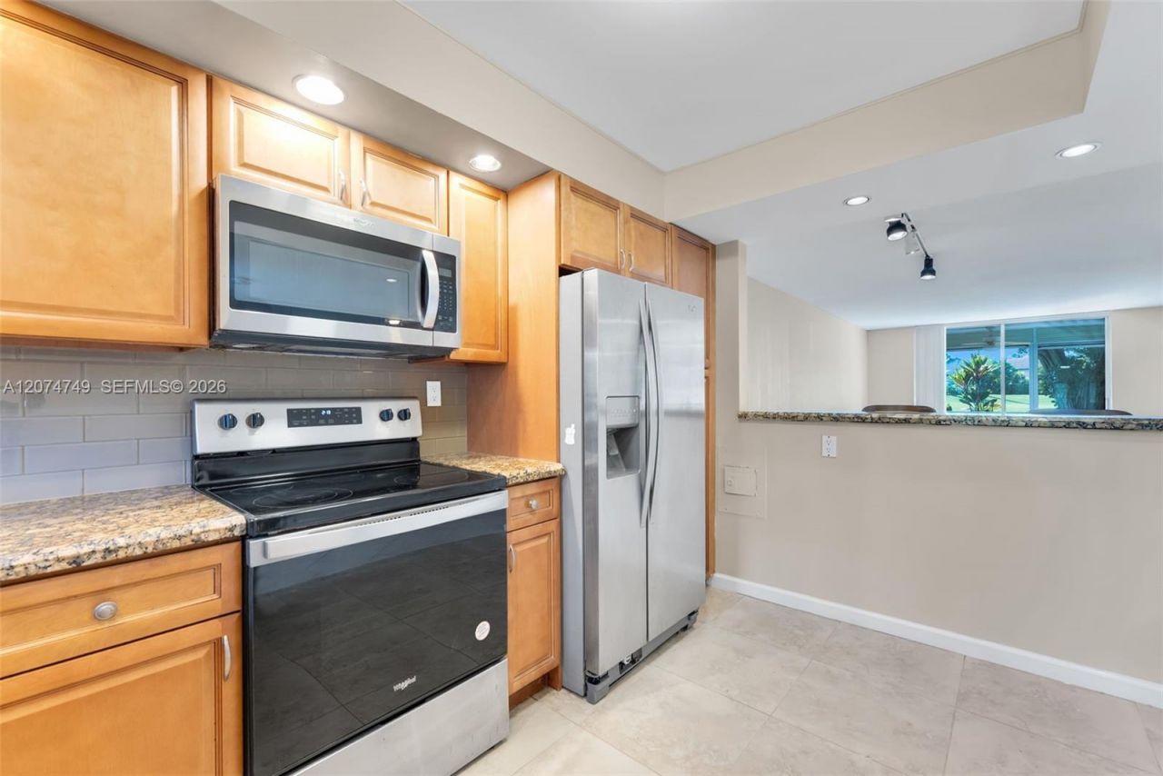 9811 N Hollybrook Lake Dr , Unit 103, Pembroke Pines, FL 33025 Photo