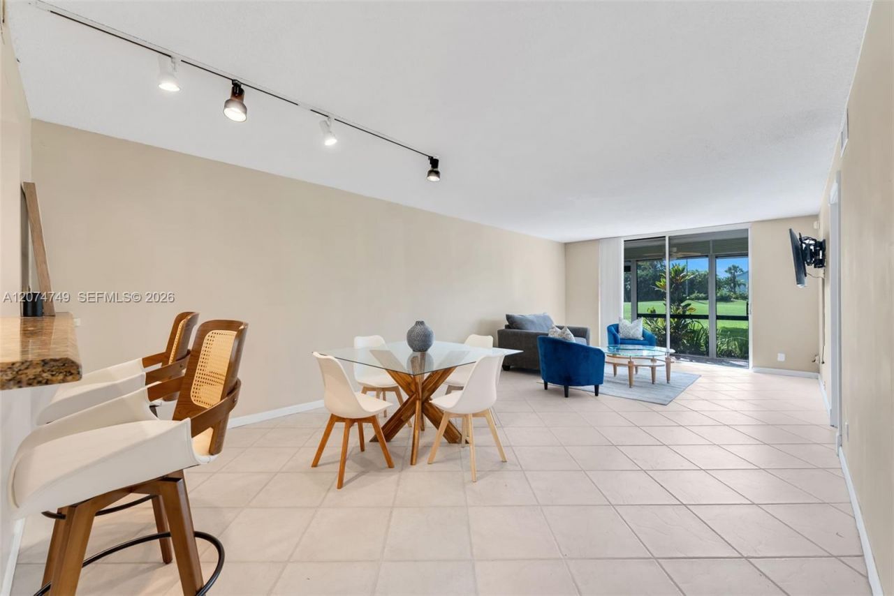 9811 N Hollybrook Lake Dr , Unit 103, Pembroke Pines, FL 33025 Photo