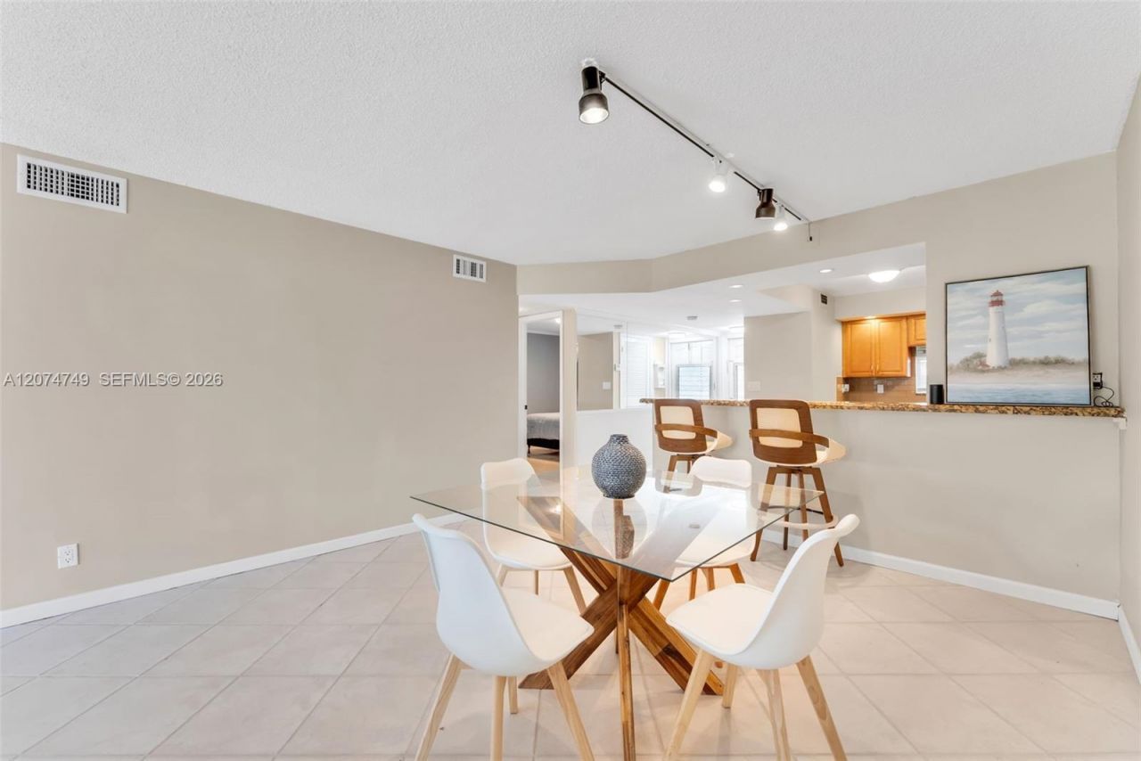 9811 N Hollybrook Lake Dr , Unit 103, Pembroke Pines, FL 33025 Photo