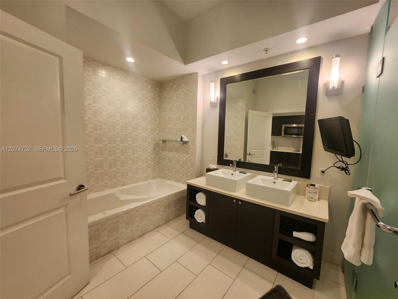 5300 NW 87th Ave , Unit 614, Doral, FL 33178 Photo