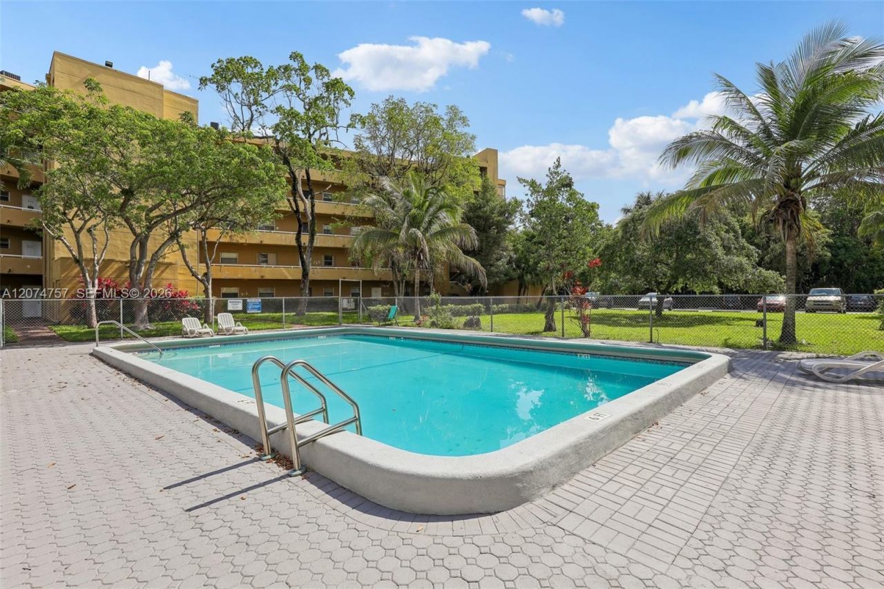 4121 Stirling Rd, Unit 207, Dania Beach, FL 33314 Photo