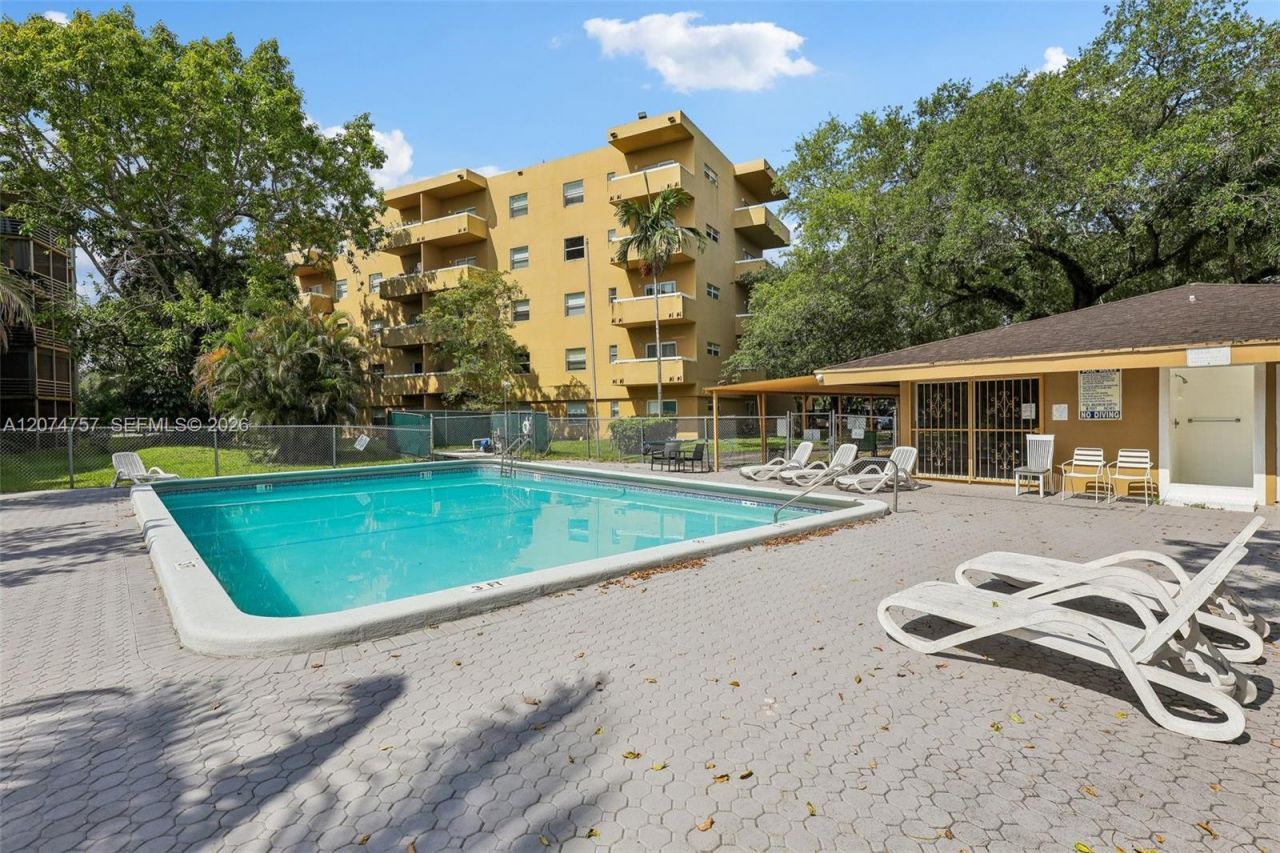 4121 Stirling Rd, Unit 207, Dania Beach, FL 33314 Photo