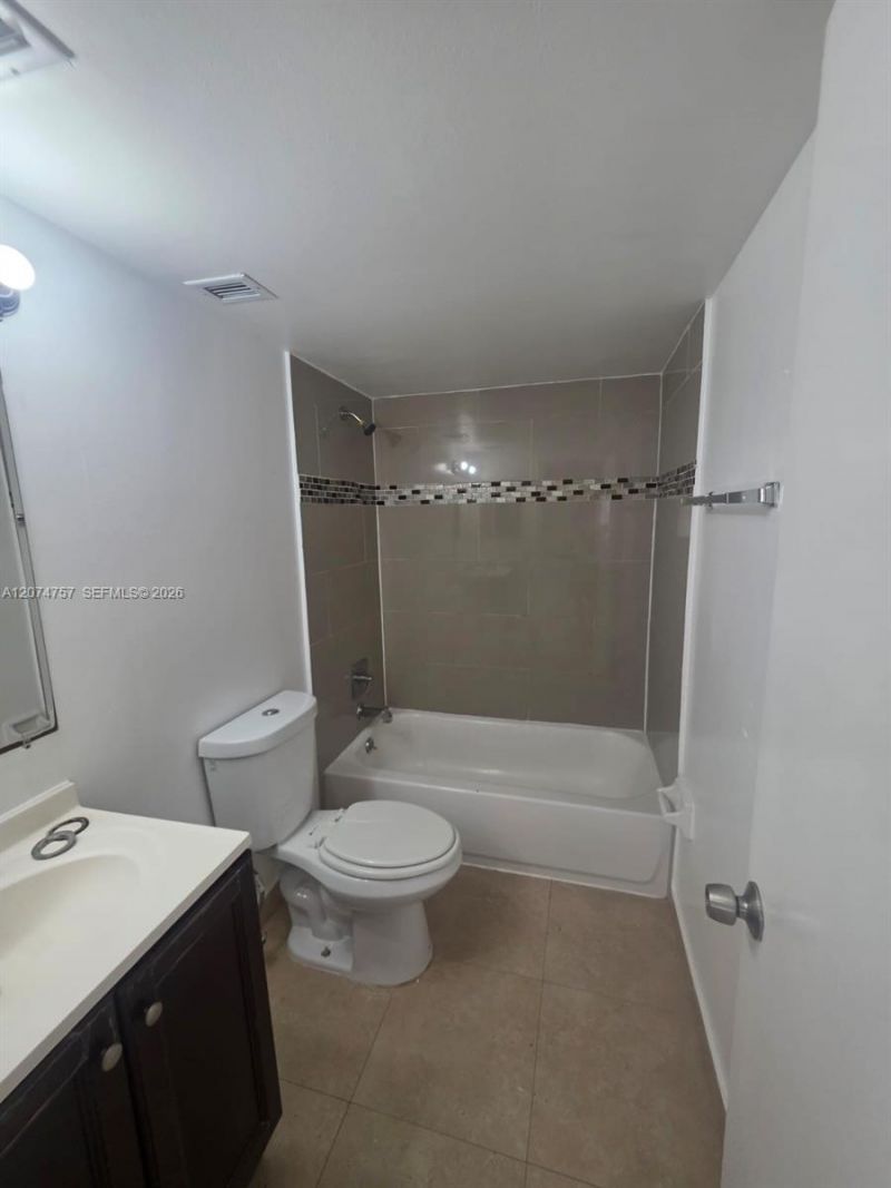 4121 Stirling Rd, Unit 207, Dania Beach, FL 33314 Photo
