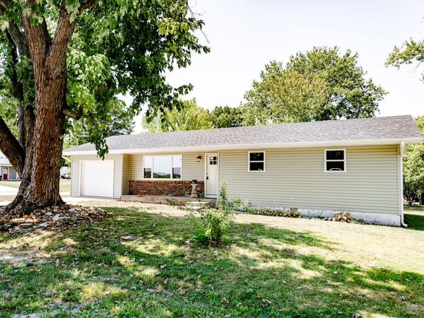 301 N Olive Street , Pierce City, MO 65723