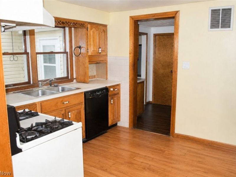 6517 Lear Nagle Road, North Ridgeville, OH 44039 Photo 8