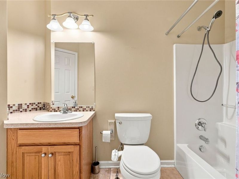 6797 Rolling Meadow Drive , Cleveland, OH 44134 Photo 6