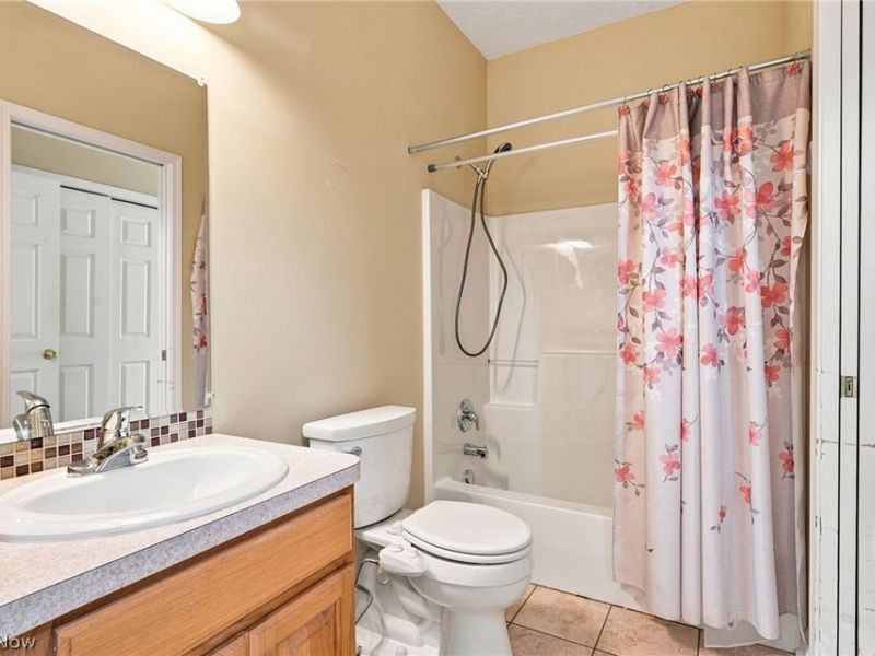 6797 Rolling Meadow Drive , Cleveland, OH 44134 Photo 7