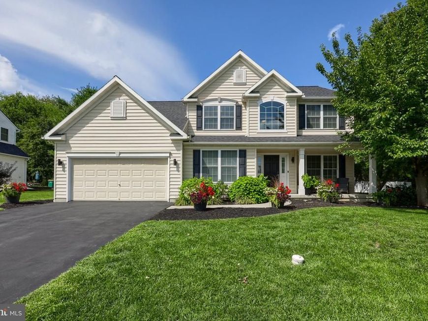 182 Pickwick Circle, Palmyra, PA 17078 Main Photo