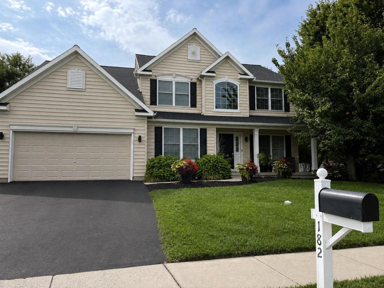 182 PICKWICK CIRCLE , PALMYRA, PA 17078