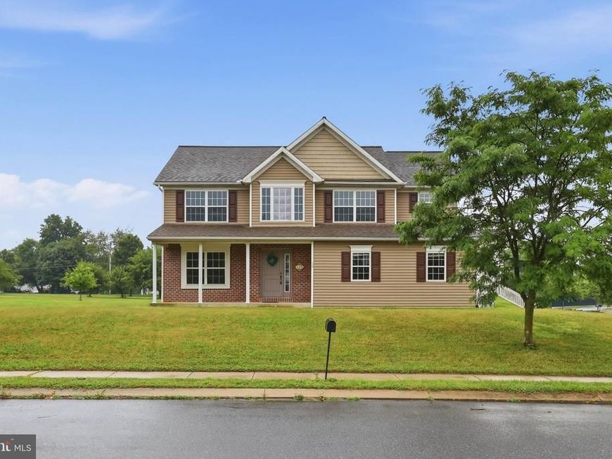 125 Woodmeadow Drive, Denver, PA 17517 Main Photo