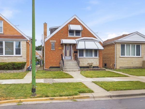 7018 W Newport Avenue , Chicago, IL 60634