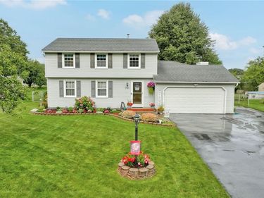721 Close Circle, Webster, NY 14580