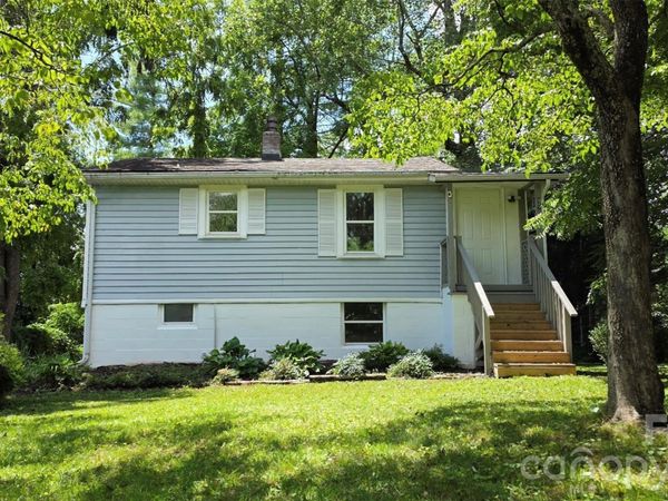 827 Forest Street, Hendersonville, NC 28739
