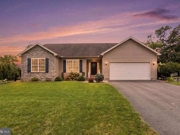 1784 FALCON LANE, CHAMBERSBURG, PA 17202