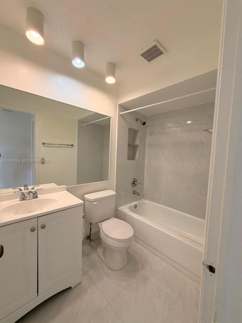 6431 NW 171st St, Hialeah, FL 33015 Photo