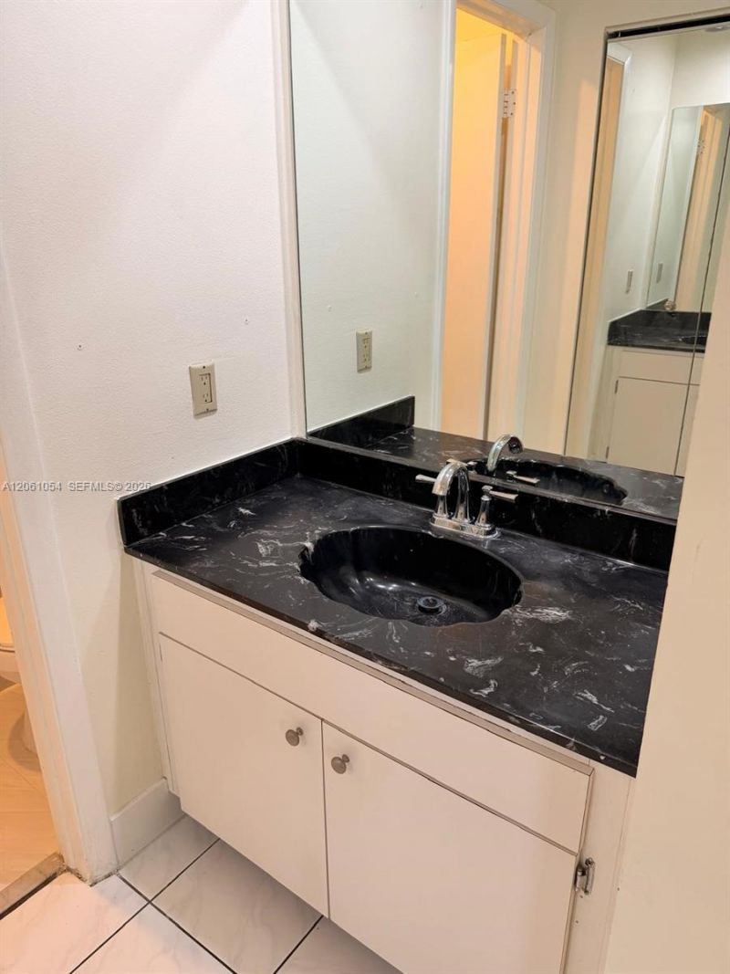 6431 NW 171st St, Hialeah, FL 33015 Photo