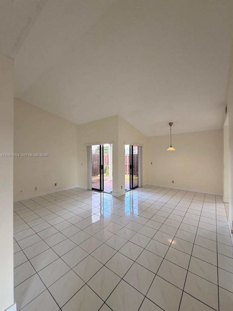 6431 NW 171st St, Hialeah, FL 33015 Photo