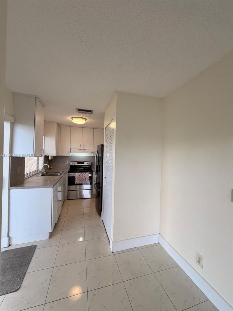6431 NW 171st St, Hialeah, FL 33015 Photo