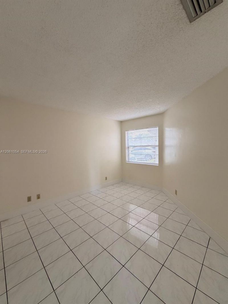 6431 NW 171st St, Hialeah, FL 33015 Photo