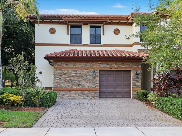 12365 S Village Cir , Davie, FL 33325