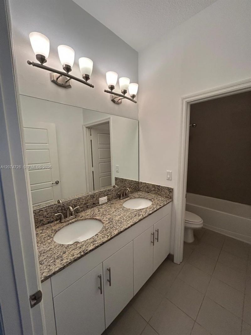 731 NE 193rd St , Unit 731, Miami, FL 33179 Photo