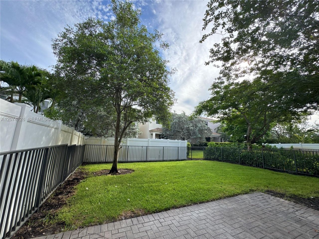 731 NE 193rd St , Unit 731, Miami, FL 33179 Photo
