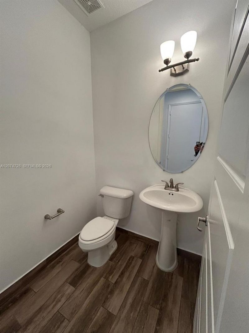 731 NE 193rd St , Unit 731, Miami, FL 33179 Photo