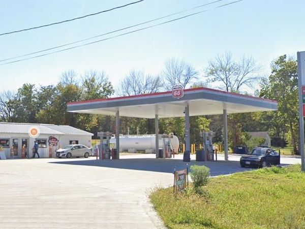 306 E Main Street , Curryville, MO 63339