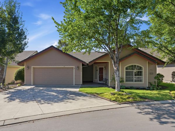 1736 NW Nickernut Place, Redmond, OR 97756