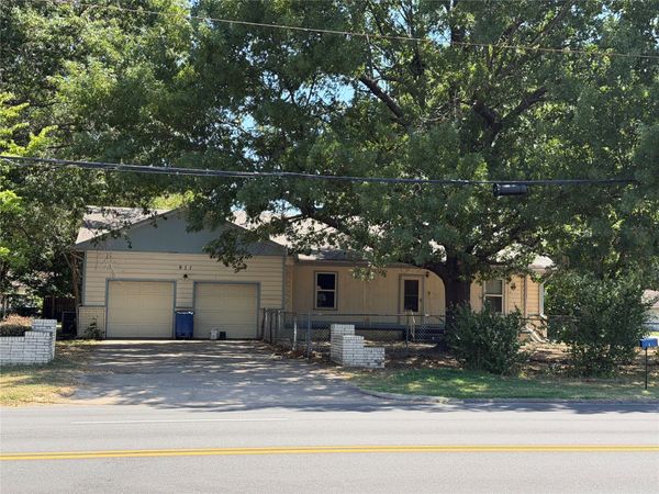 911 S McQuarrie Avenue , Wagoner, OK 74467